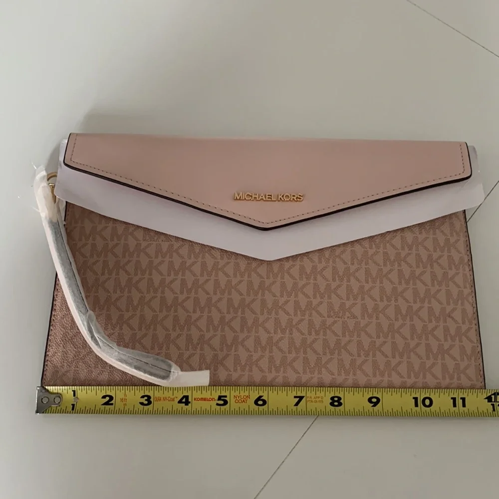 Michael Kors Clutch: Pale Pink - Picture 2 of 5